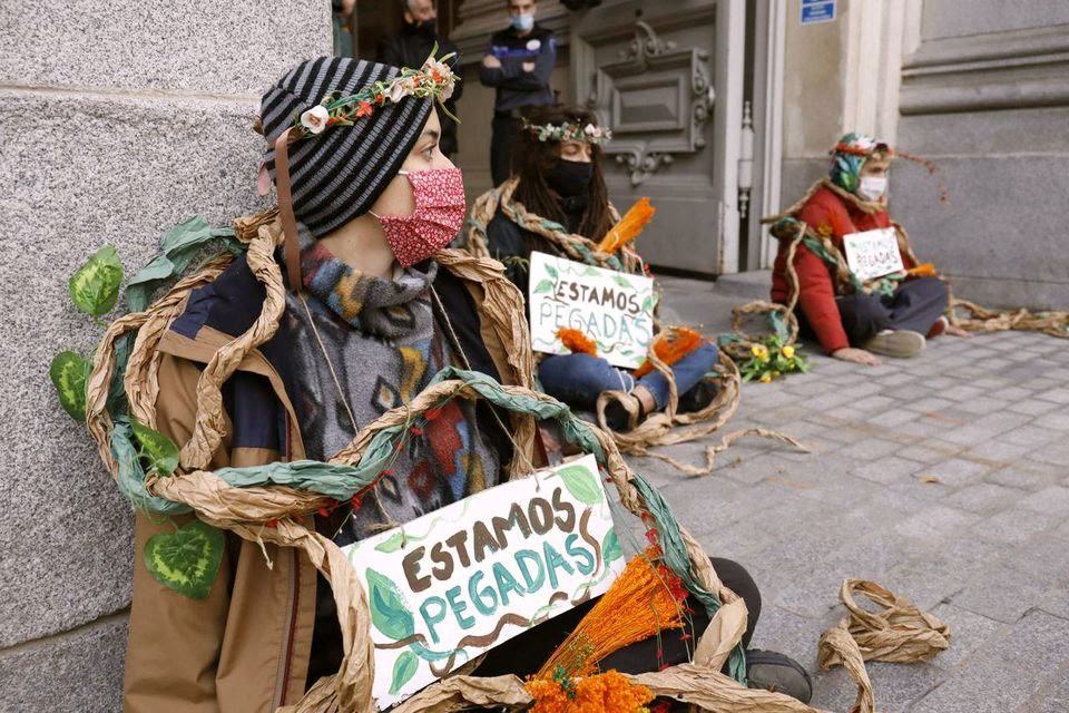 A rebellious nature protects the Spanish Ministry of Agriculture.